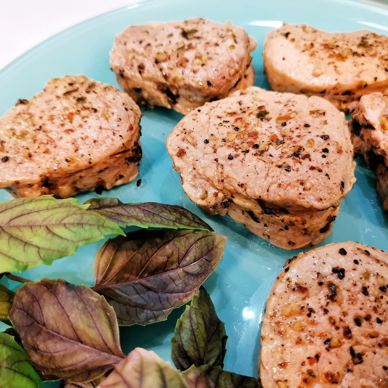 Медальоны из свиной вырезки с майораном