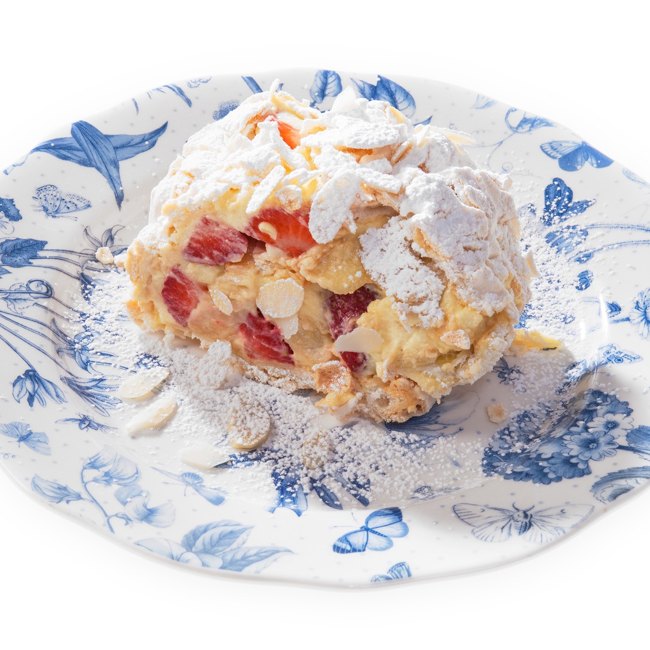 Меренговый рулет с клубникой