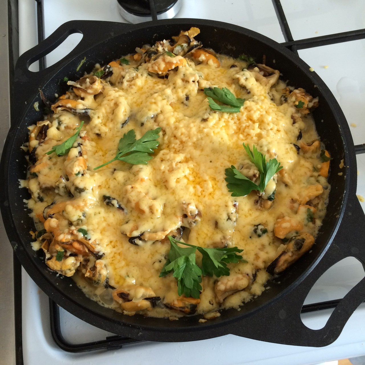 Мидии под сыром