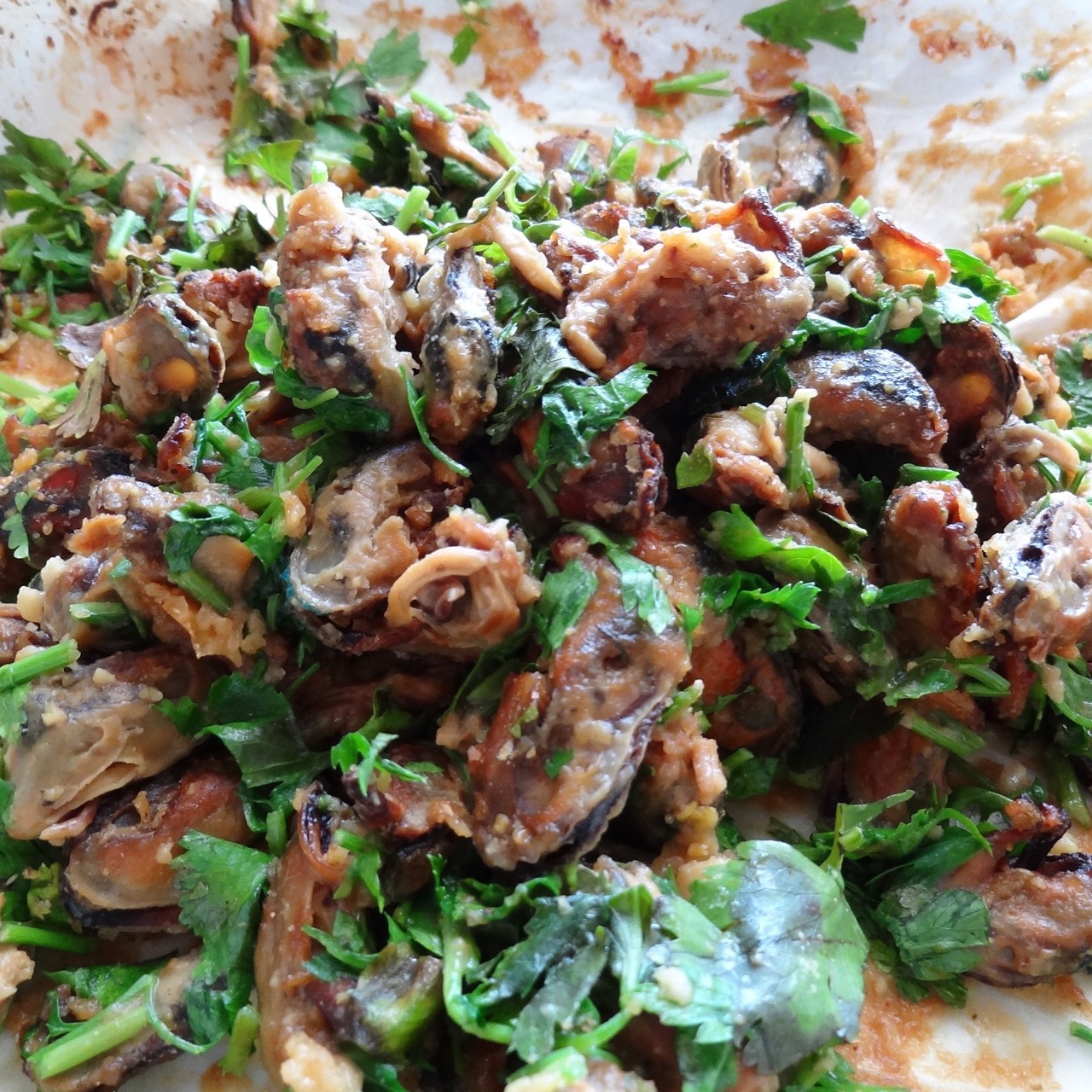 Мидии, запеченные с чесноком