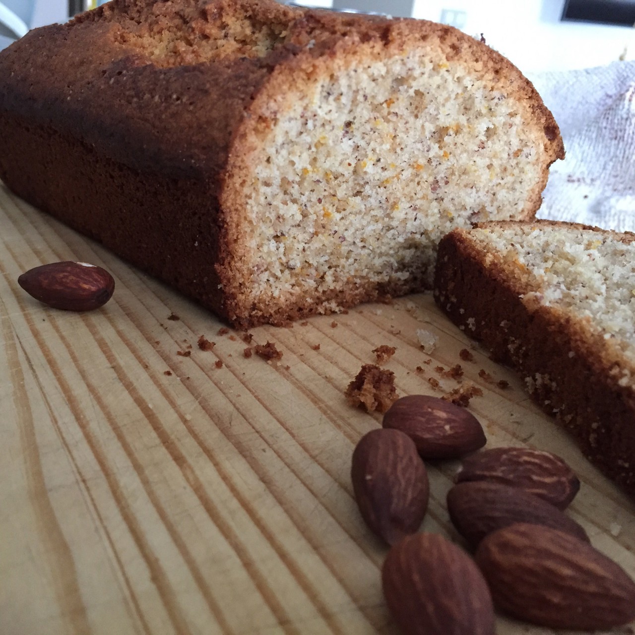 Миндальный кекс с оливковым маслом и апельсиновой цедрой