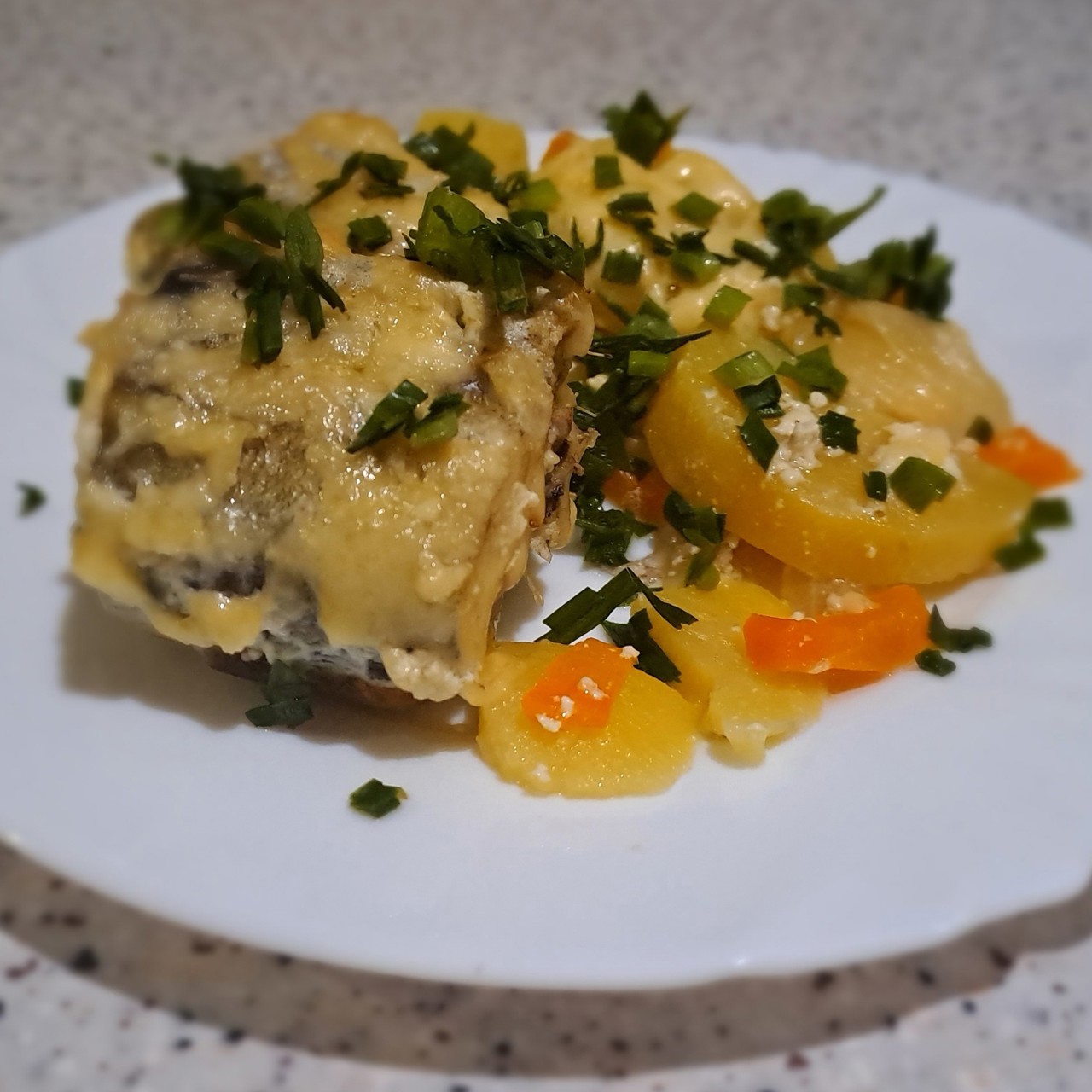 Минтай с картофелем в духовке