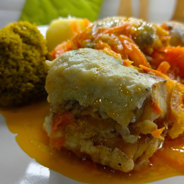 Минтай с морковью