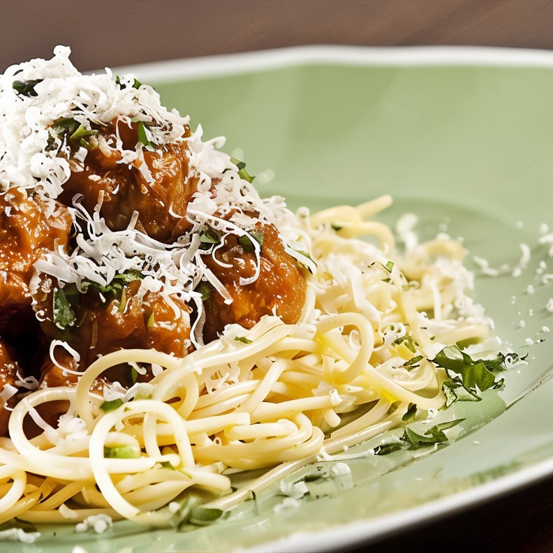 Мясные шарики с базиликом и спагетти