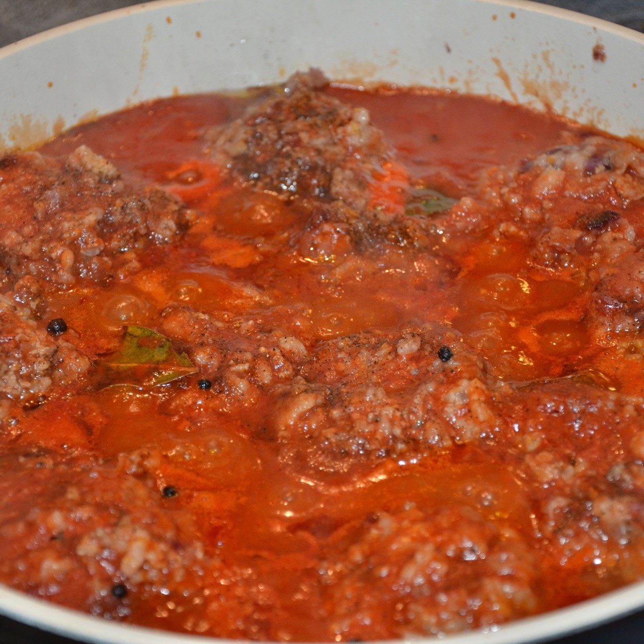 Мясные тефтели в томатном соусе