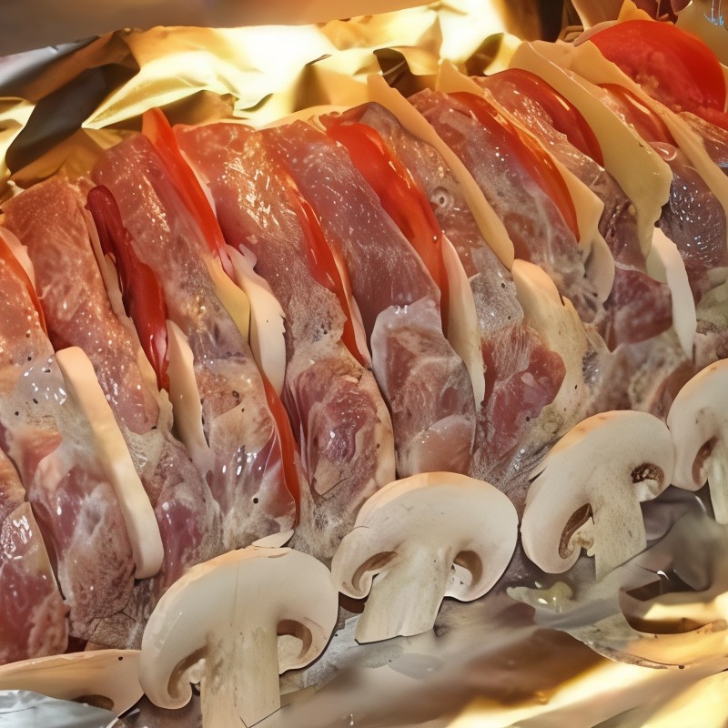 Мясо, фаршированное сыром и помидорами