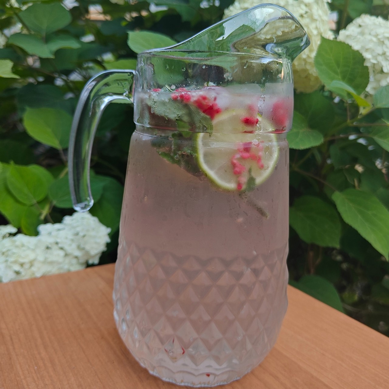 Мохито с малиной и лаймом