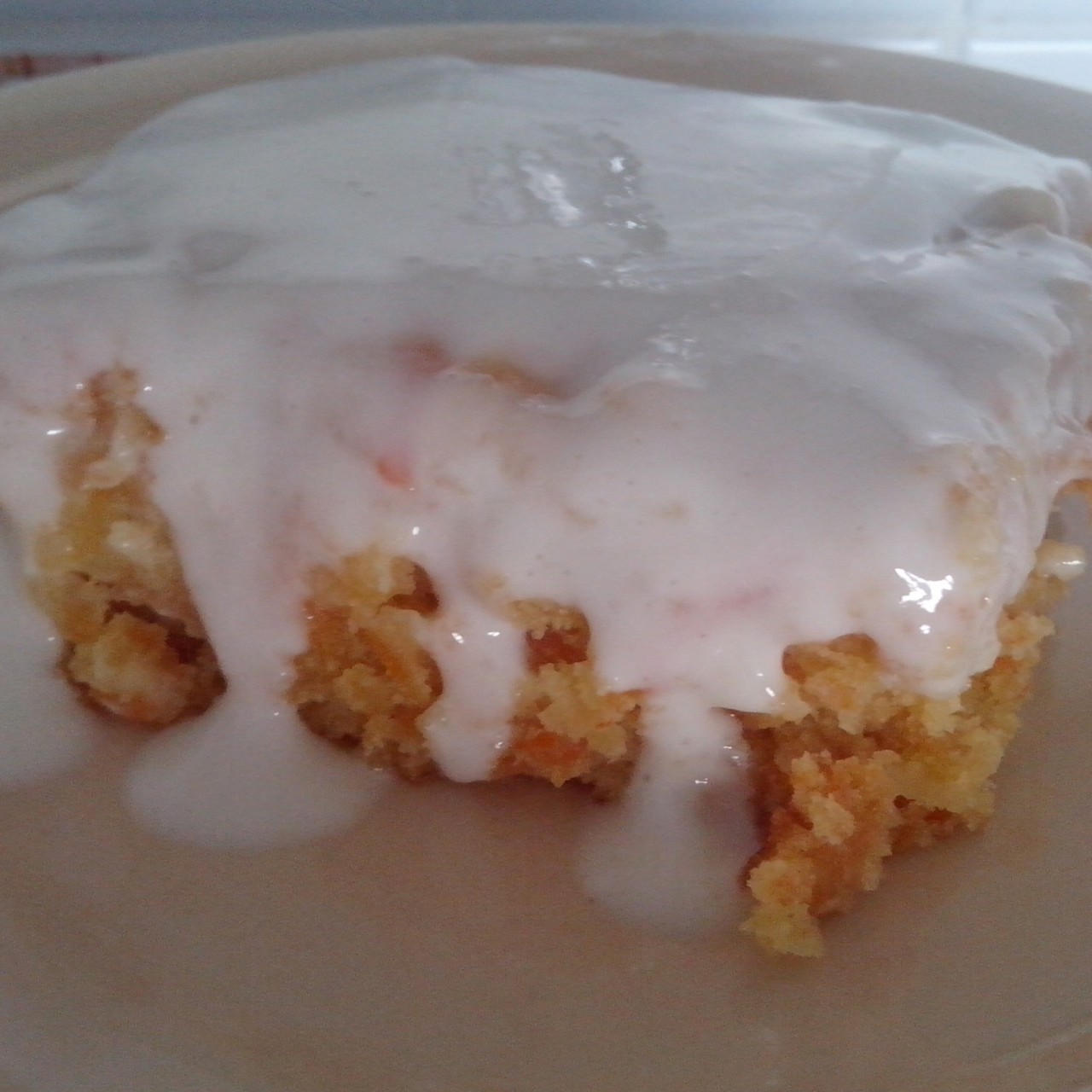 Морковный бисквит со сметанным кремом