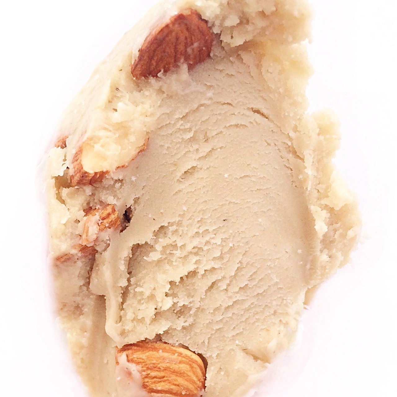 Мороженое с халвой и миндалем