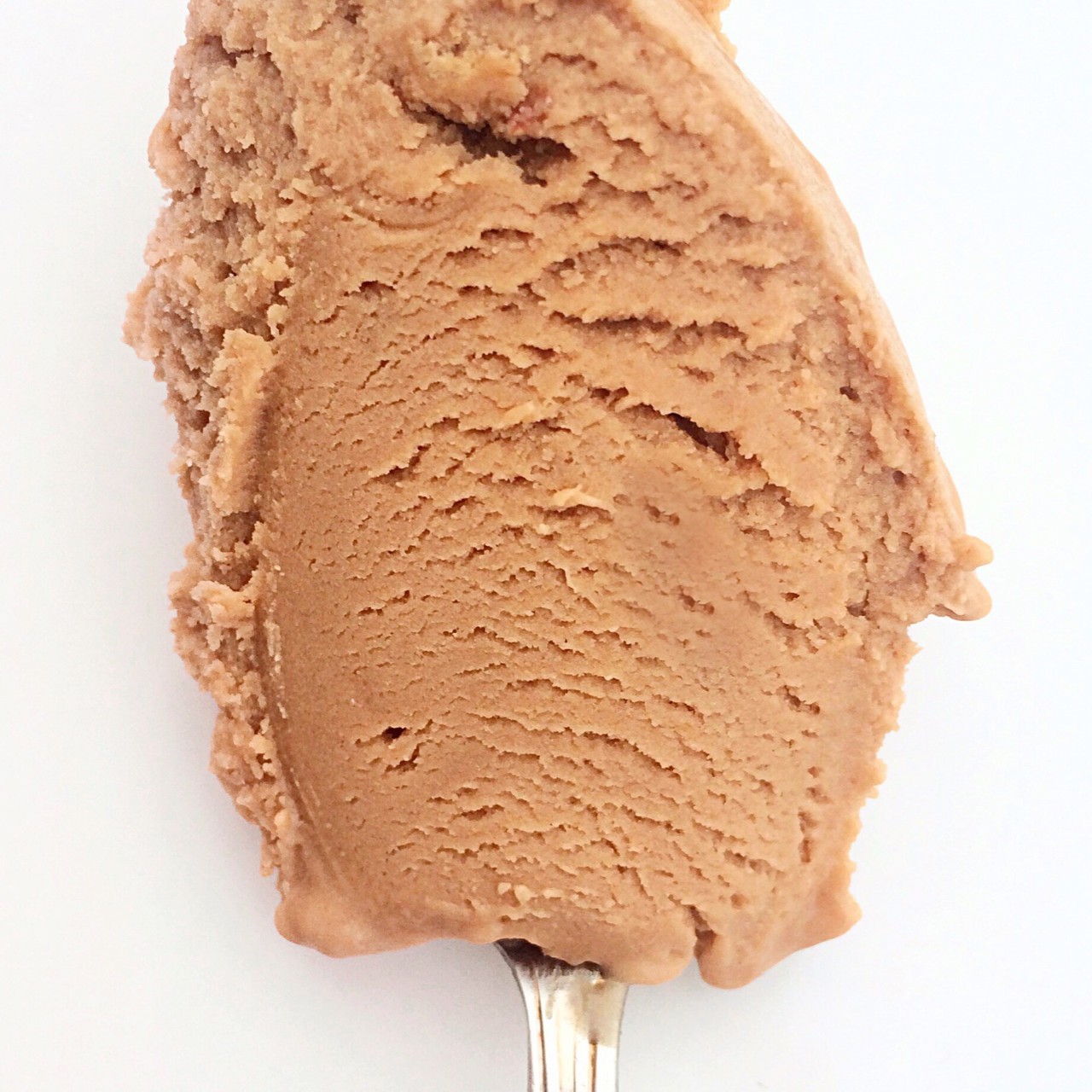 Мороженое с нутеллой и кусочками конфет «Ферреро Роше»