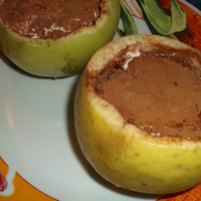 Мороженое в яблоке с корицей