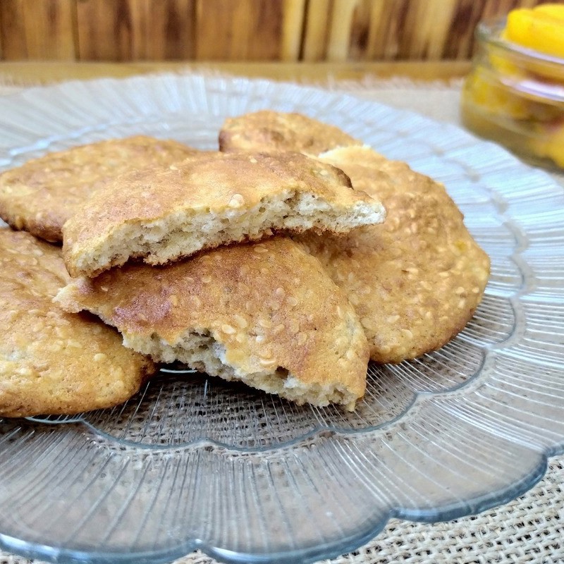 Мягкое печенье с кунжутом и бананом