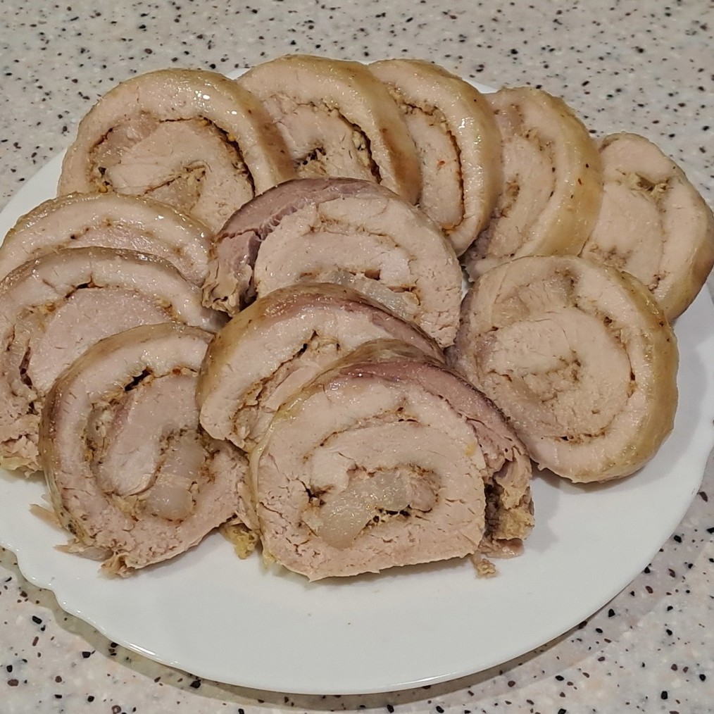 Мясной рулет из свинины