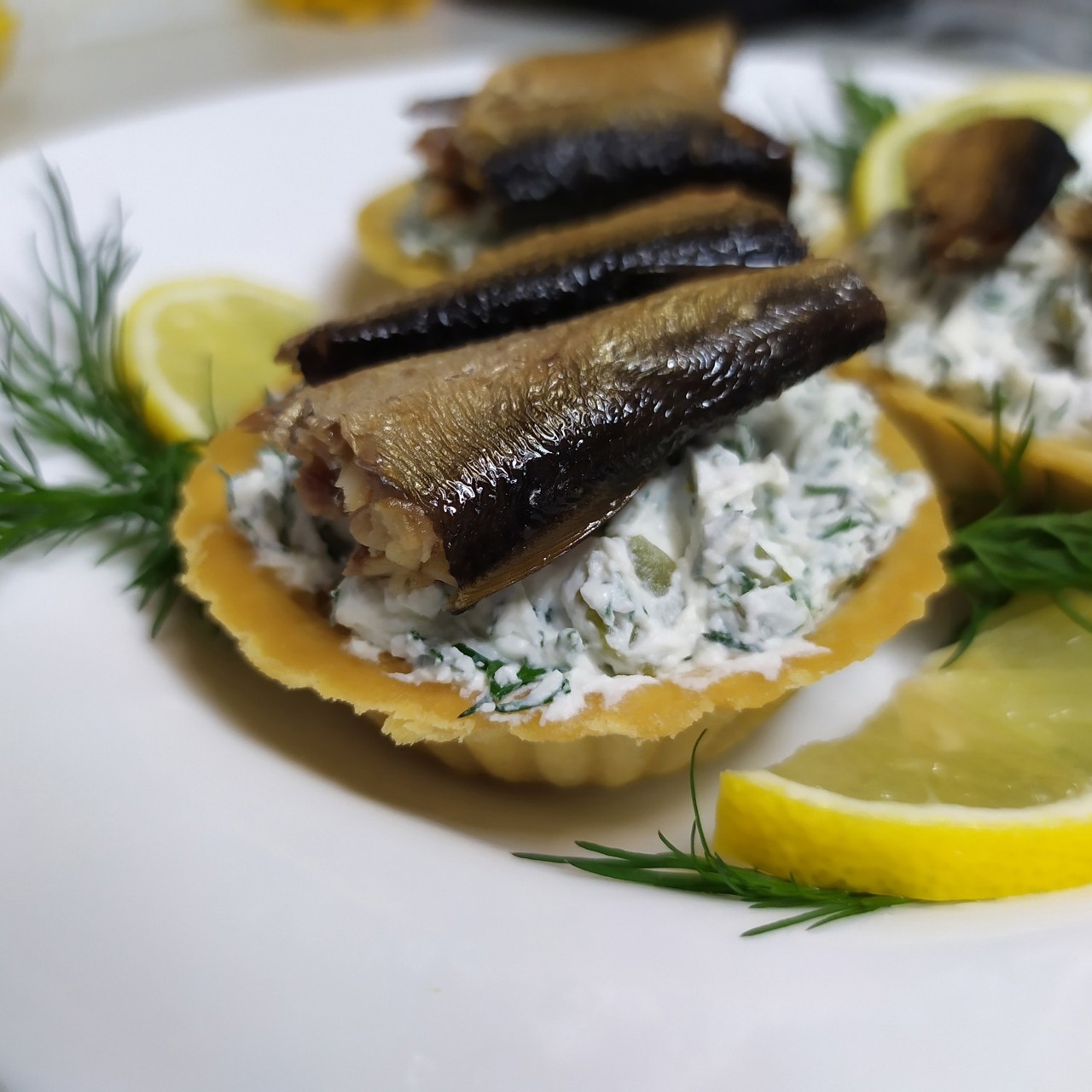Начинка для тарталеток с солеными огурцами и шпротами