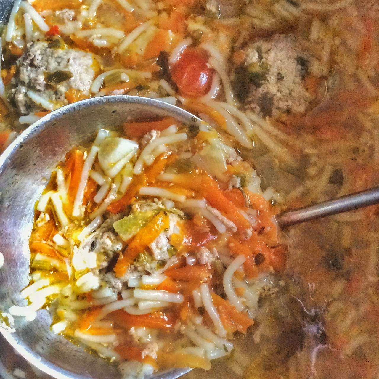 Наваристый суп с говяжьими тефтелями