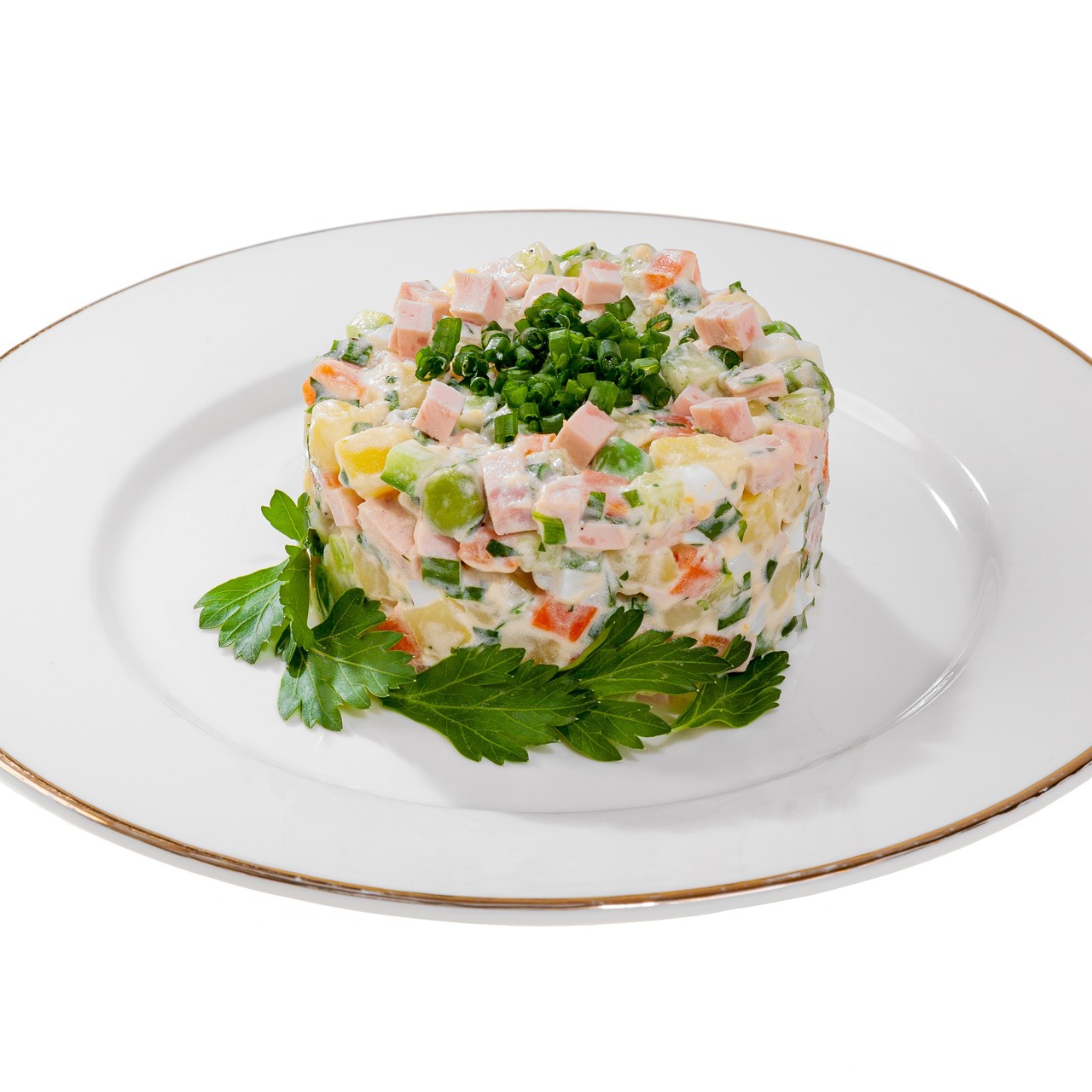 Необычный оливье с колбасой «Грандос» из индейки