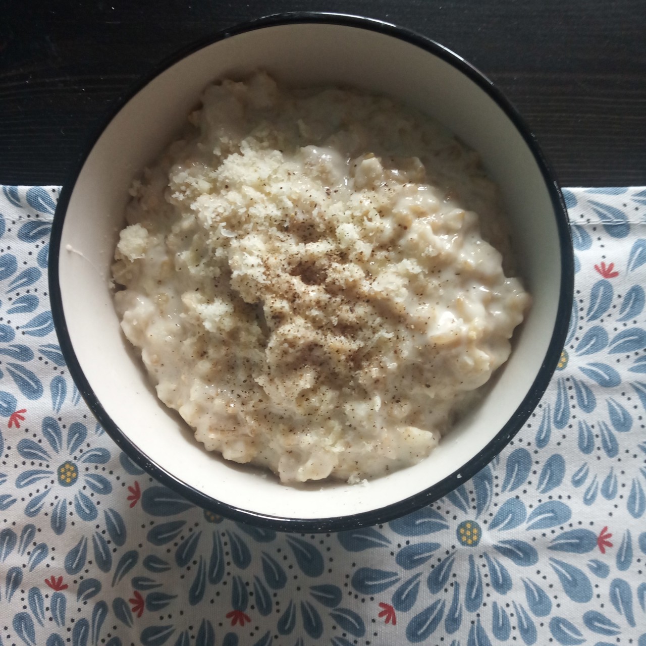 Несладкая овсяная каша с пармезаном