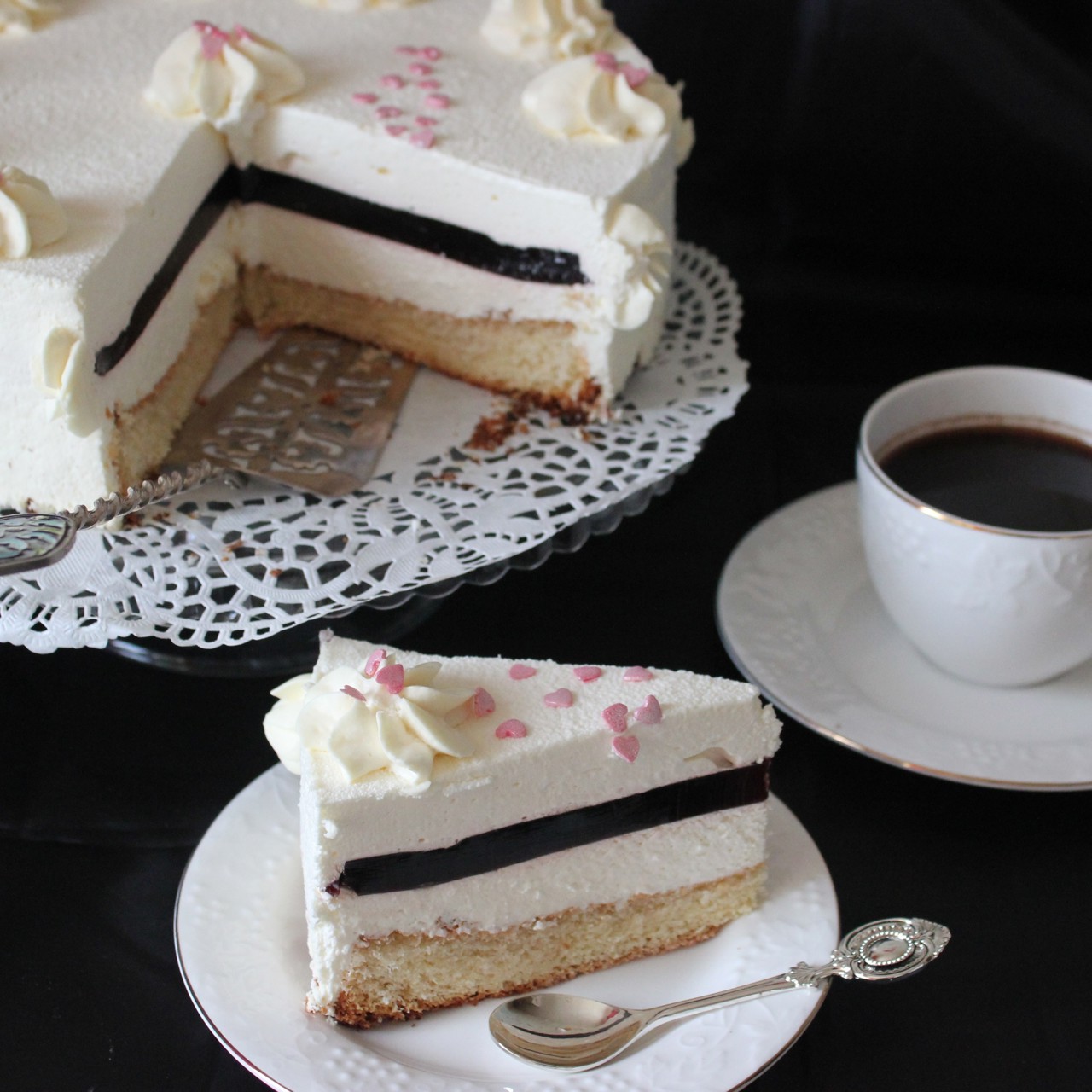 Нежный торт с вишневым желе