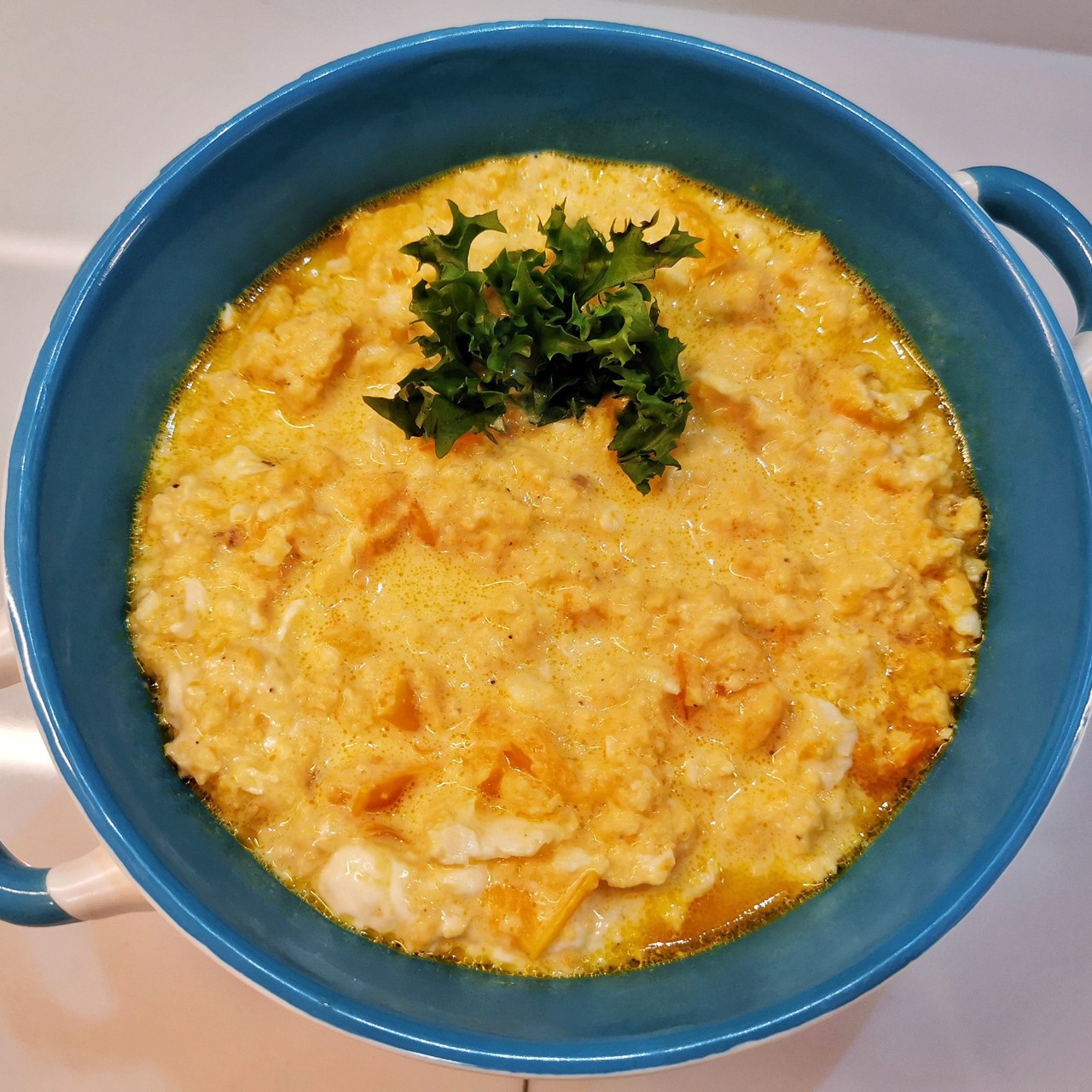 Нежный скрэмбл с помидорами