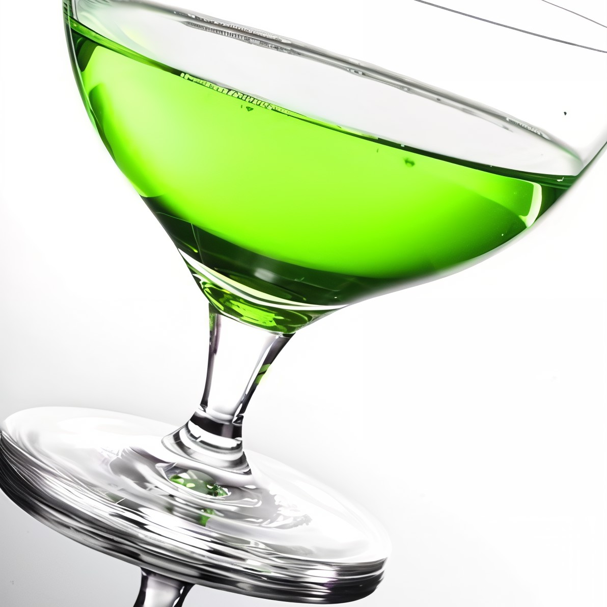 Новогодний крюшон с джином, шартрезом и еловой хвоей