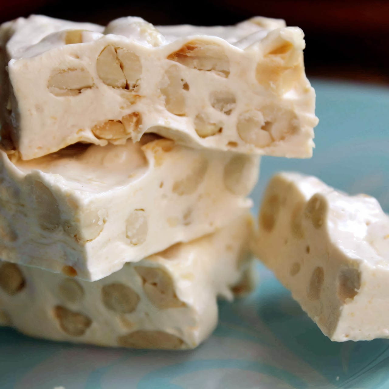 Нуга с орехами