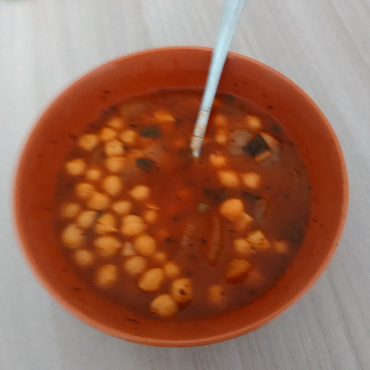 Нут с помидорами и мятой