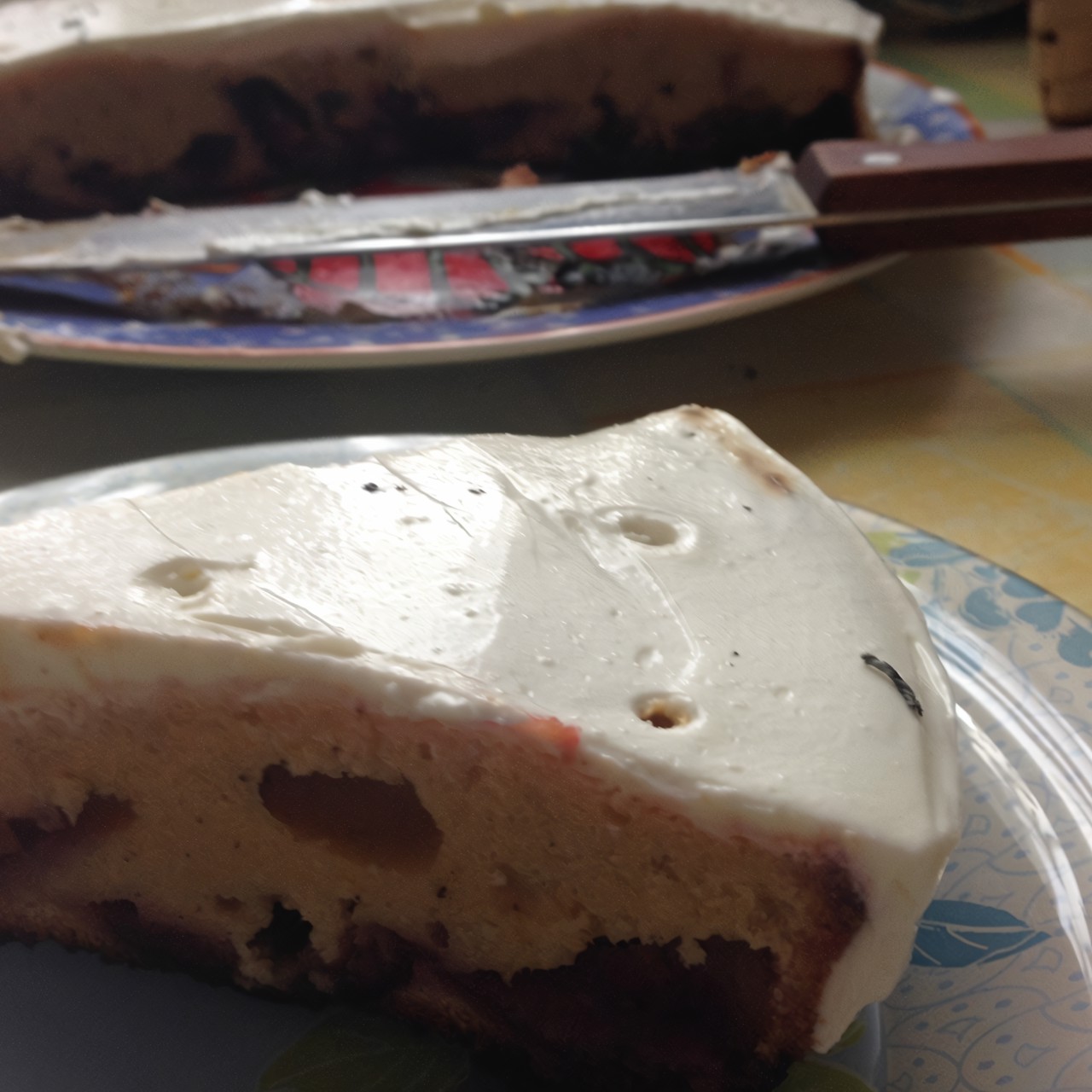 Нутовый пирог со сливами