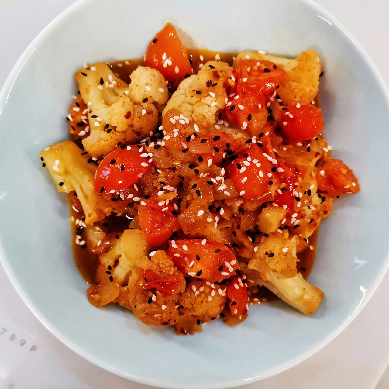 Обжаренная в соевом соусе цветная капуста