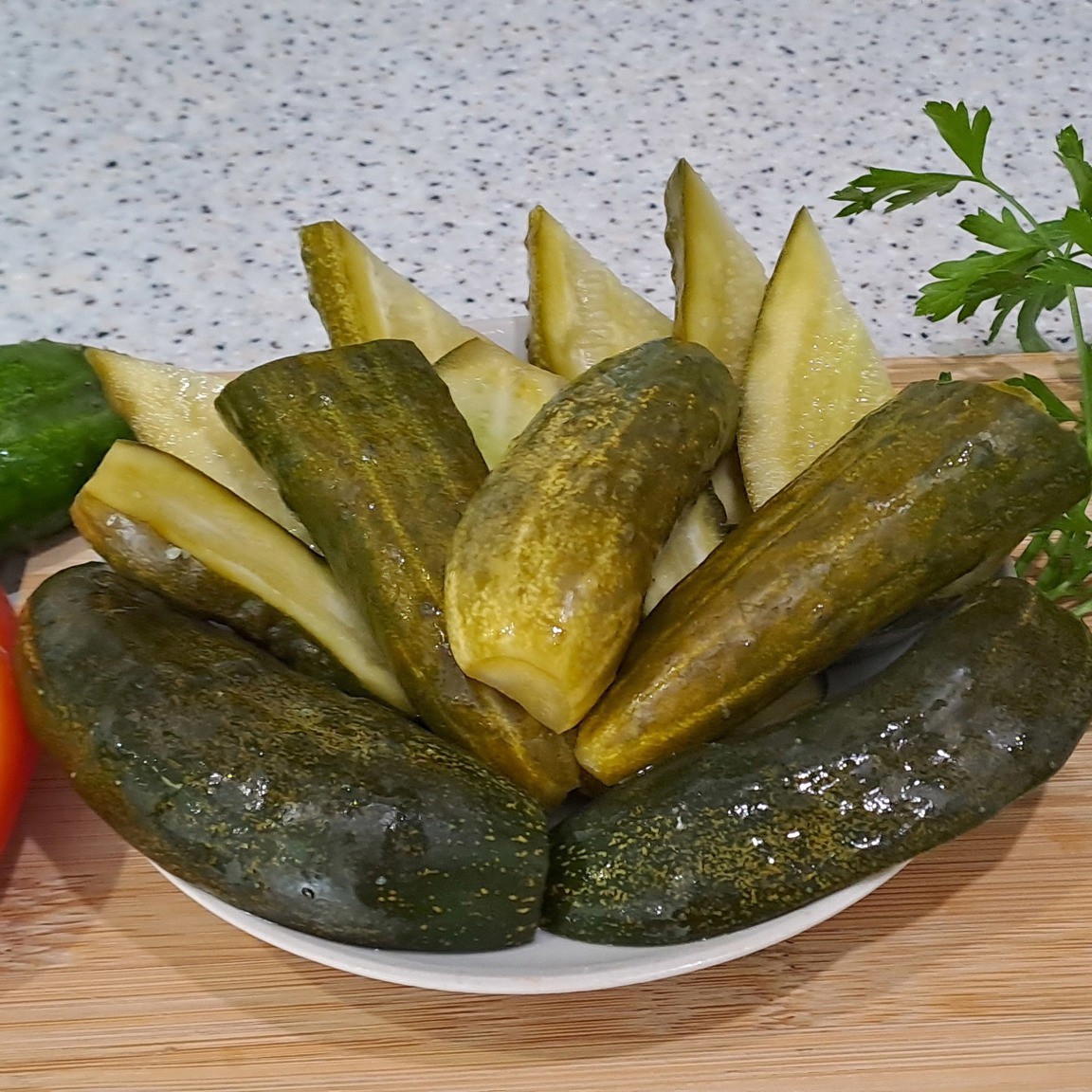 Огурцы малосольные в ведре