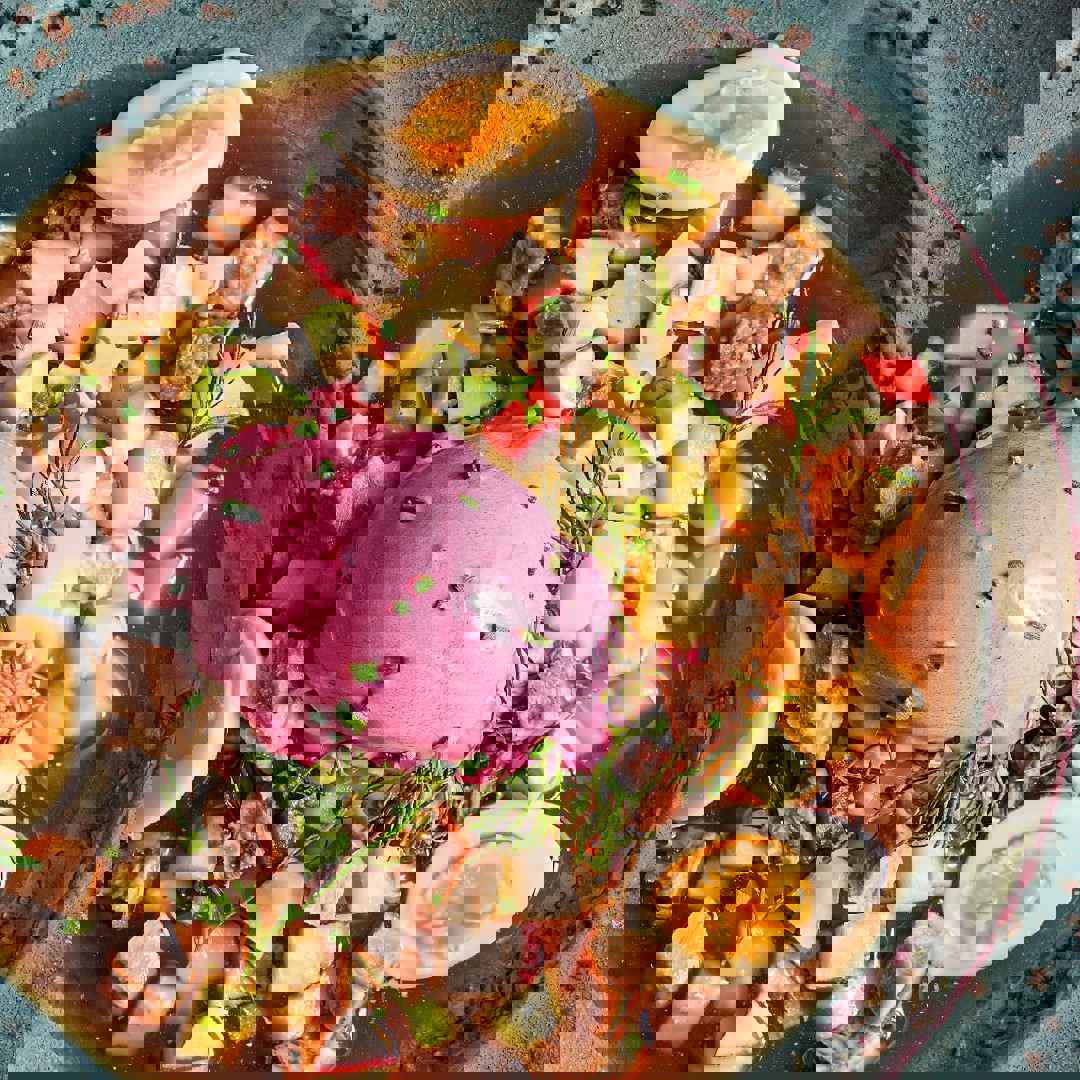 Окрошка со свекольным мороженым и хреном