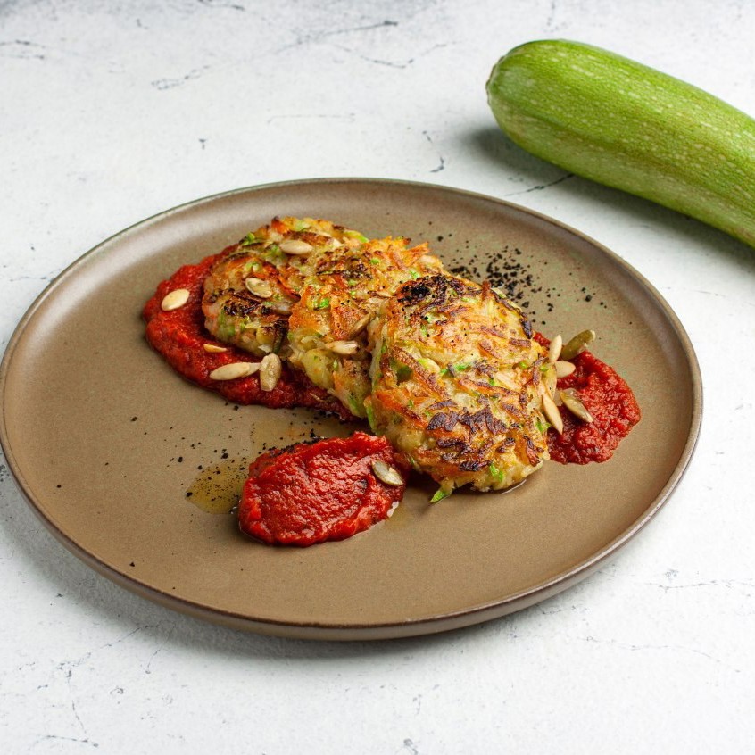 Оладьи из овощей в томатном соусе с тыквенными семечками