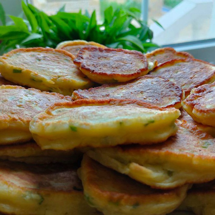 Оладьи на сыворотке с зеленым луком