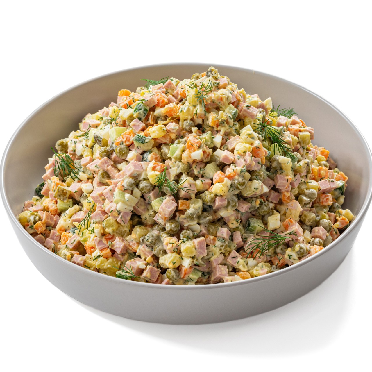 Оливье с колбасой и горошком