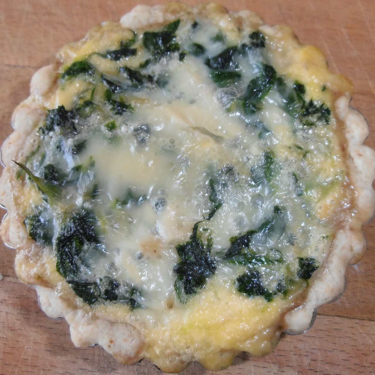 Ореховая тарталетка с горгонзолой и шпинатом