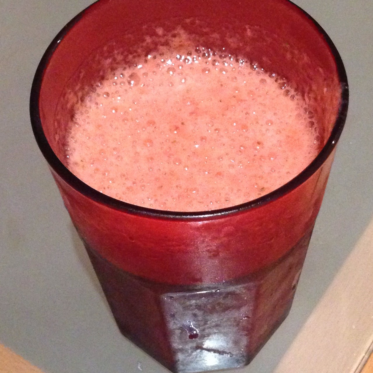 Освежающий клубничный смузи