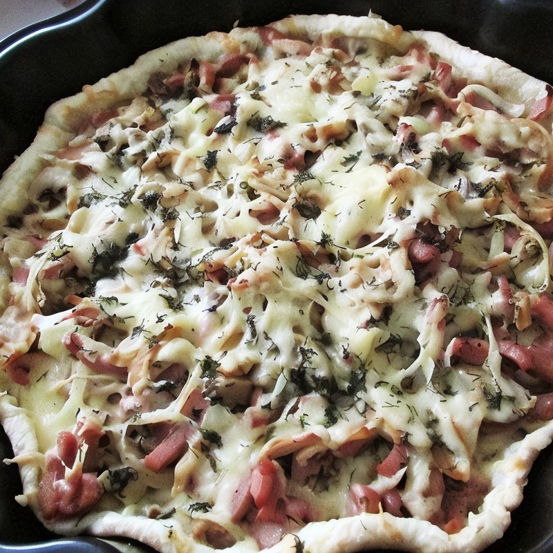 Открытый пирог на слоеном тесте с ветчиной и грибами