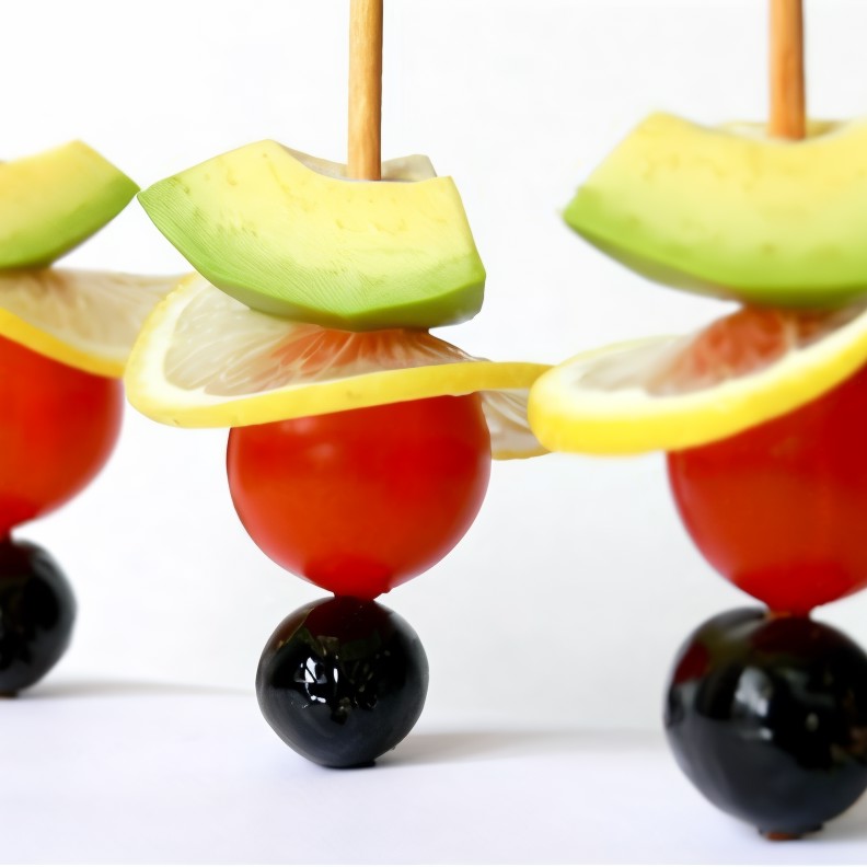 Овощные и фруктовые канапе с авокадо