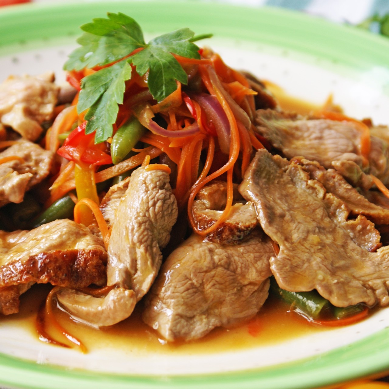 Овощное соте с утиной грудкой  в апельсиновом соусе