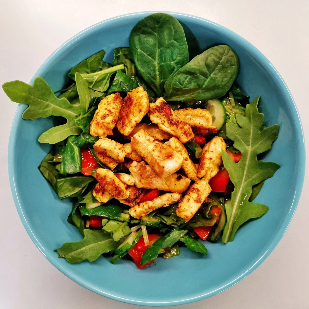 Овощной салат с индейкой карри