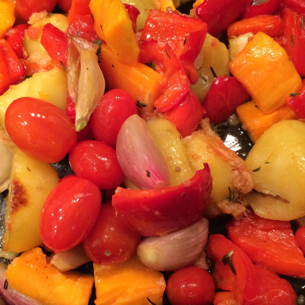 Овощной бейк с соусом из запеченного чеснока