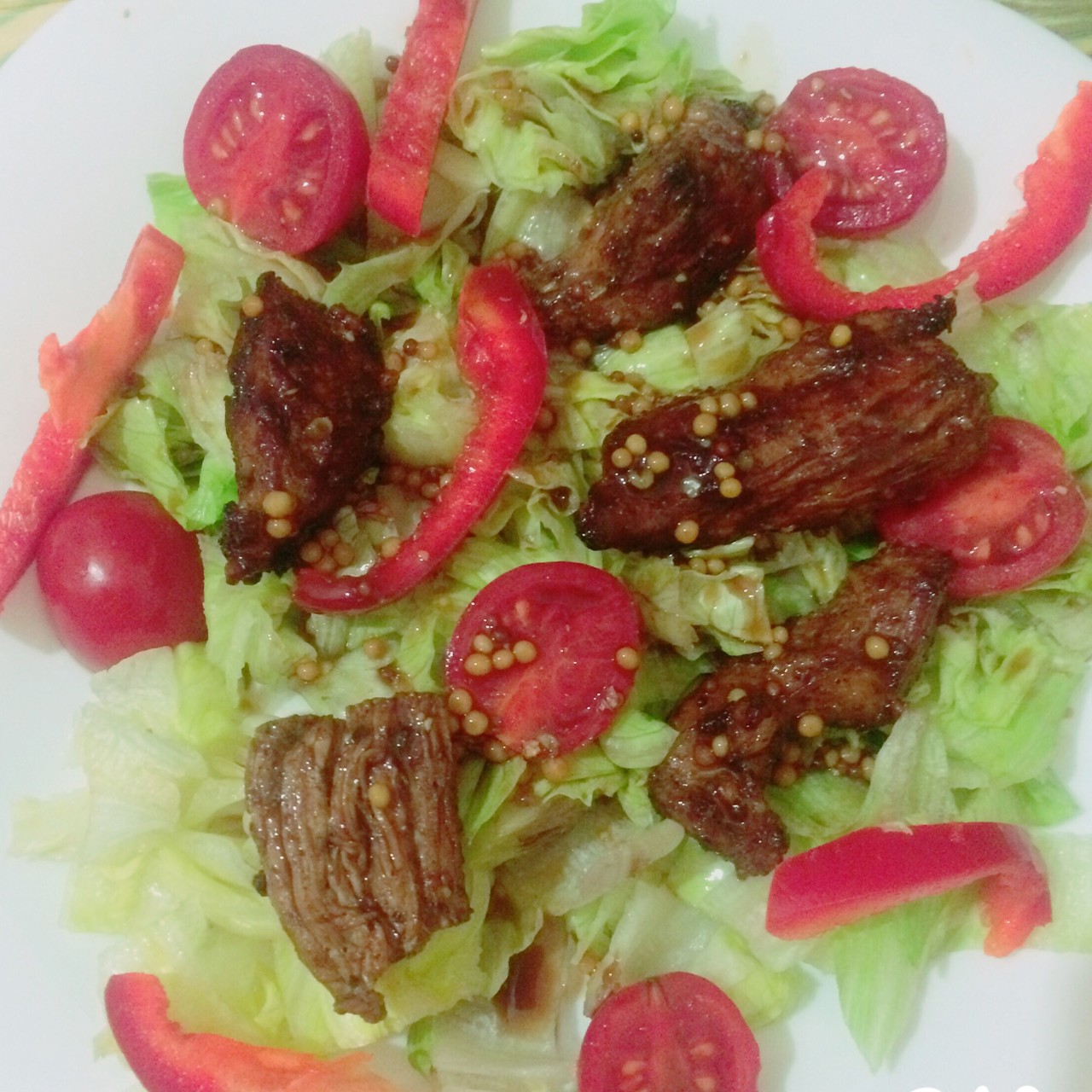 Овощной шеф-салат с говядиной с заправкой из 10 ингредиентов