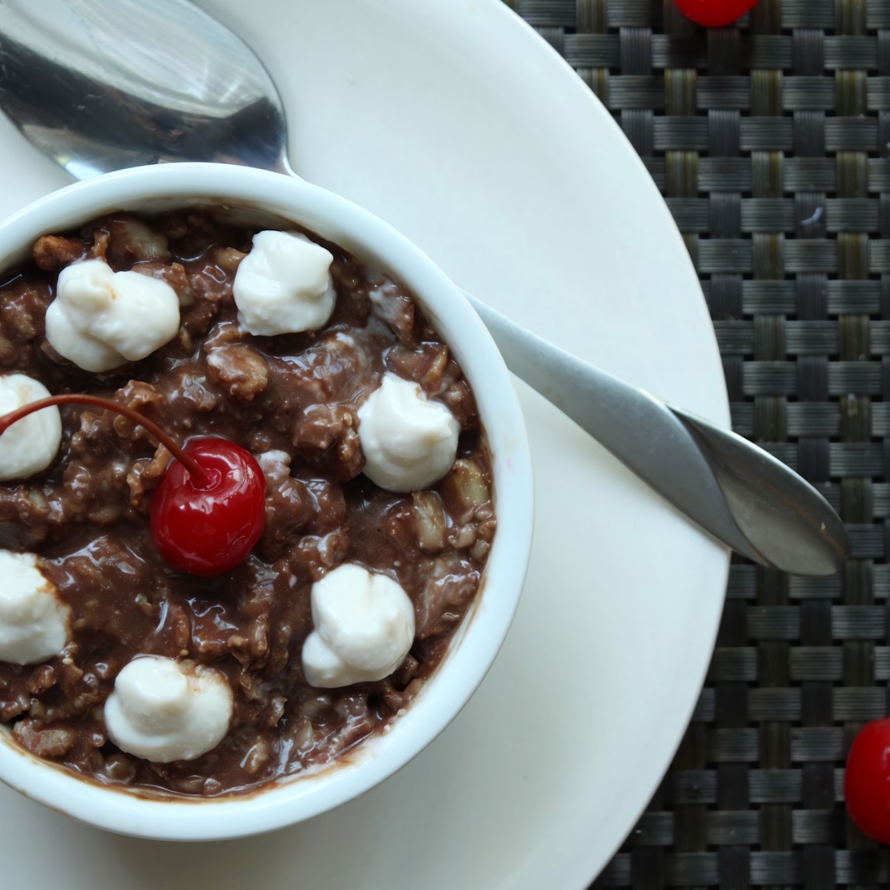 Овсяная каша по мотивам торта «Черный лес»