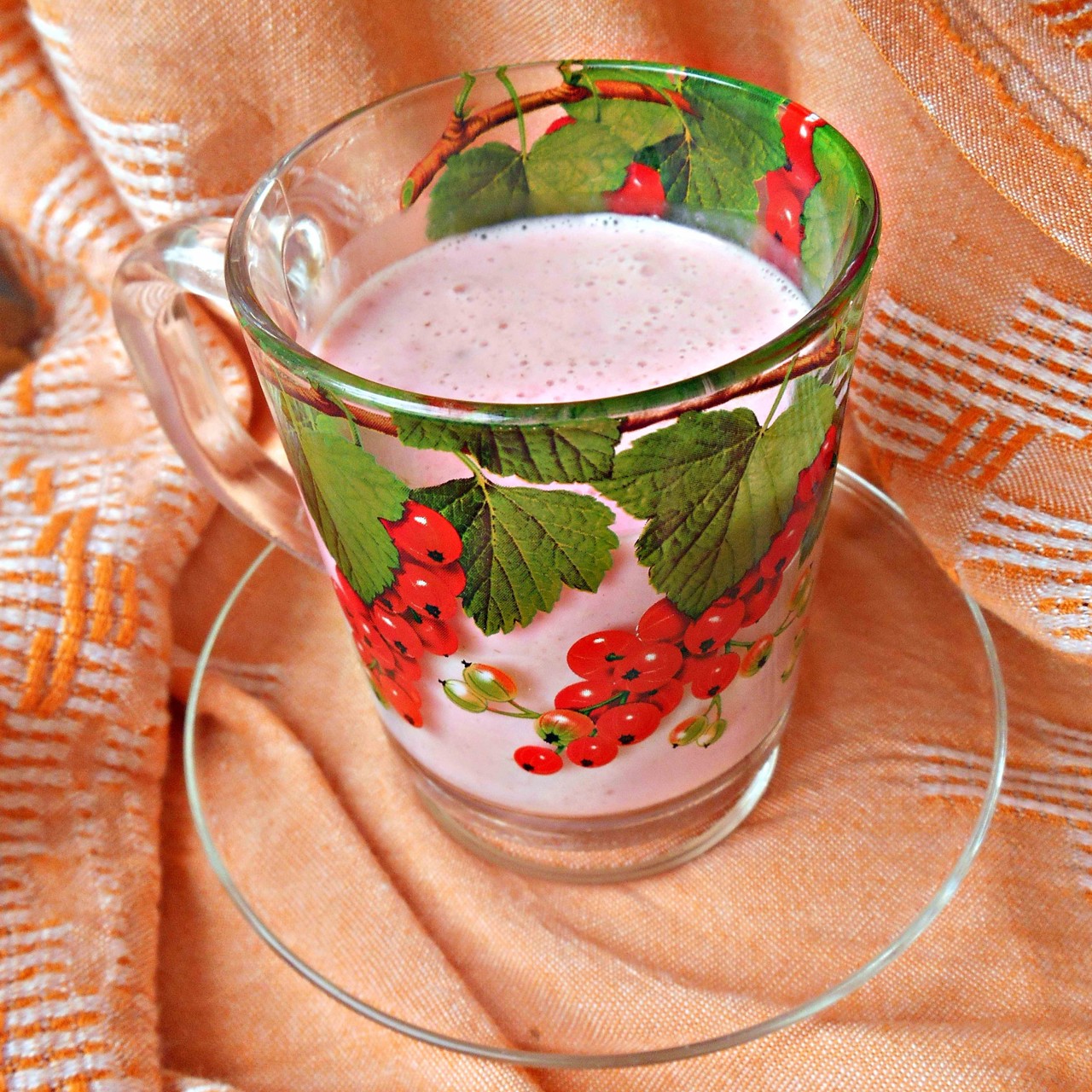 Овсяный смузи со смородиной