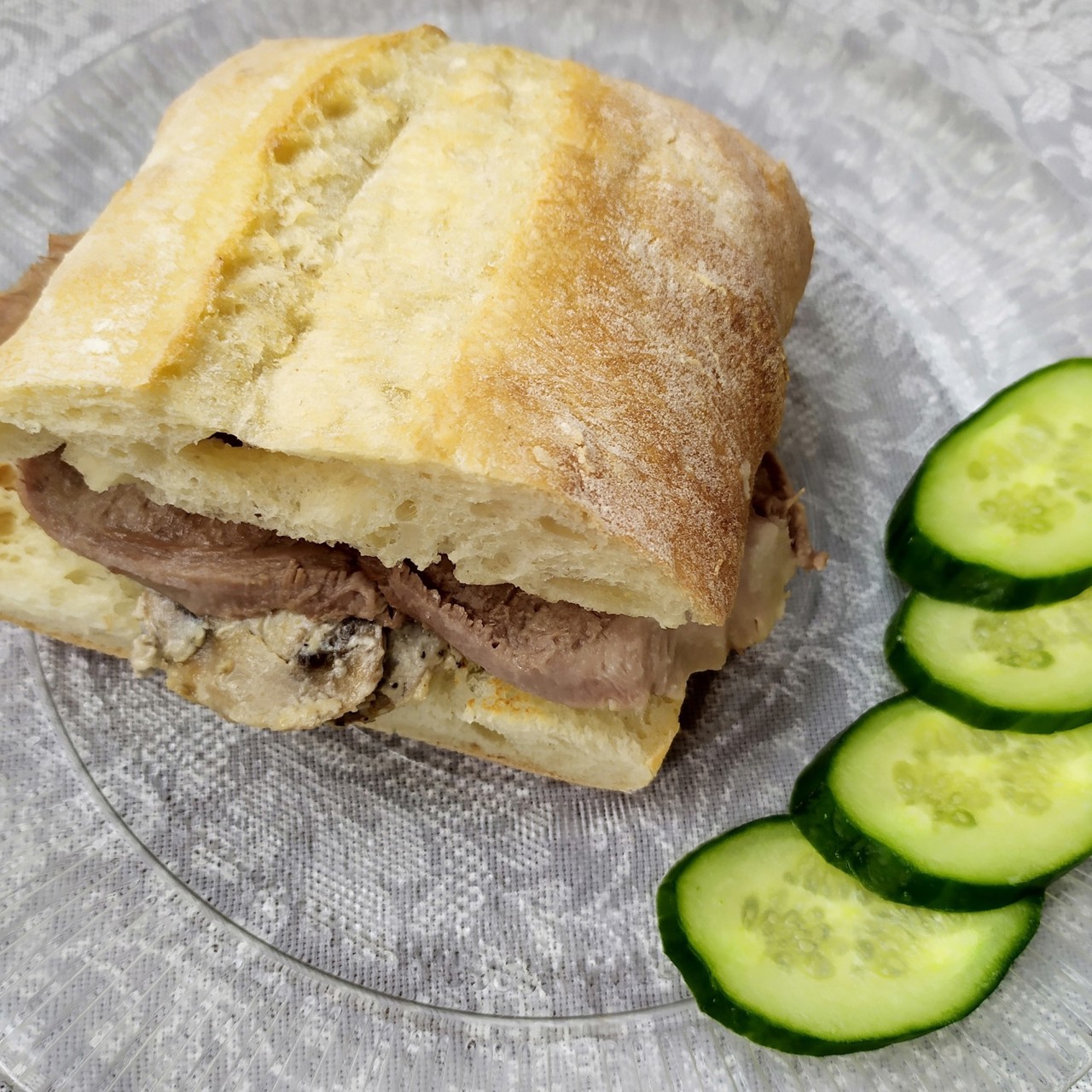 Панини с говяжьим языком и грибами