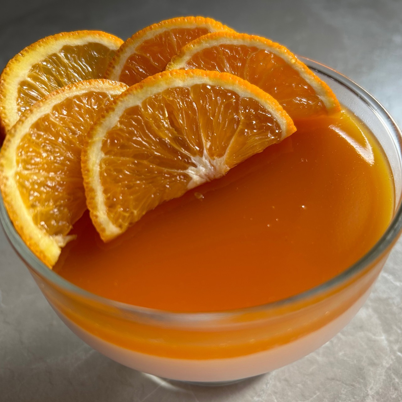 Панна-котта с желе из маракуйи