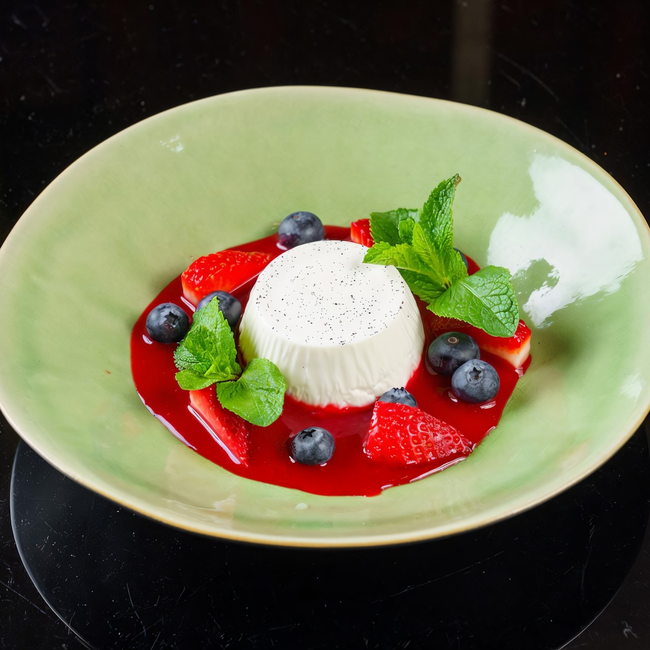 Панна-котта со свежими ягодами