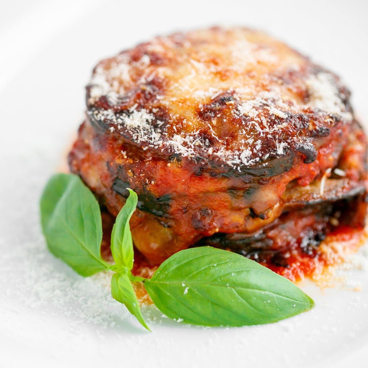 Пармиджана с сыром моцарелла и пармезаном