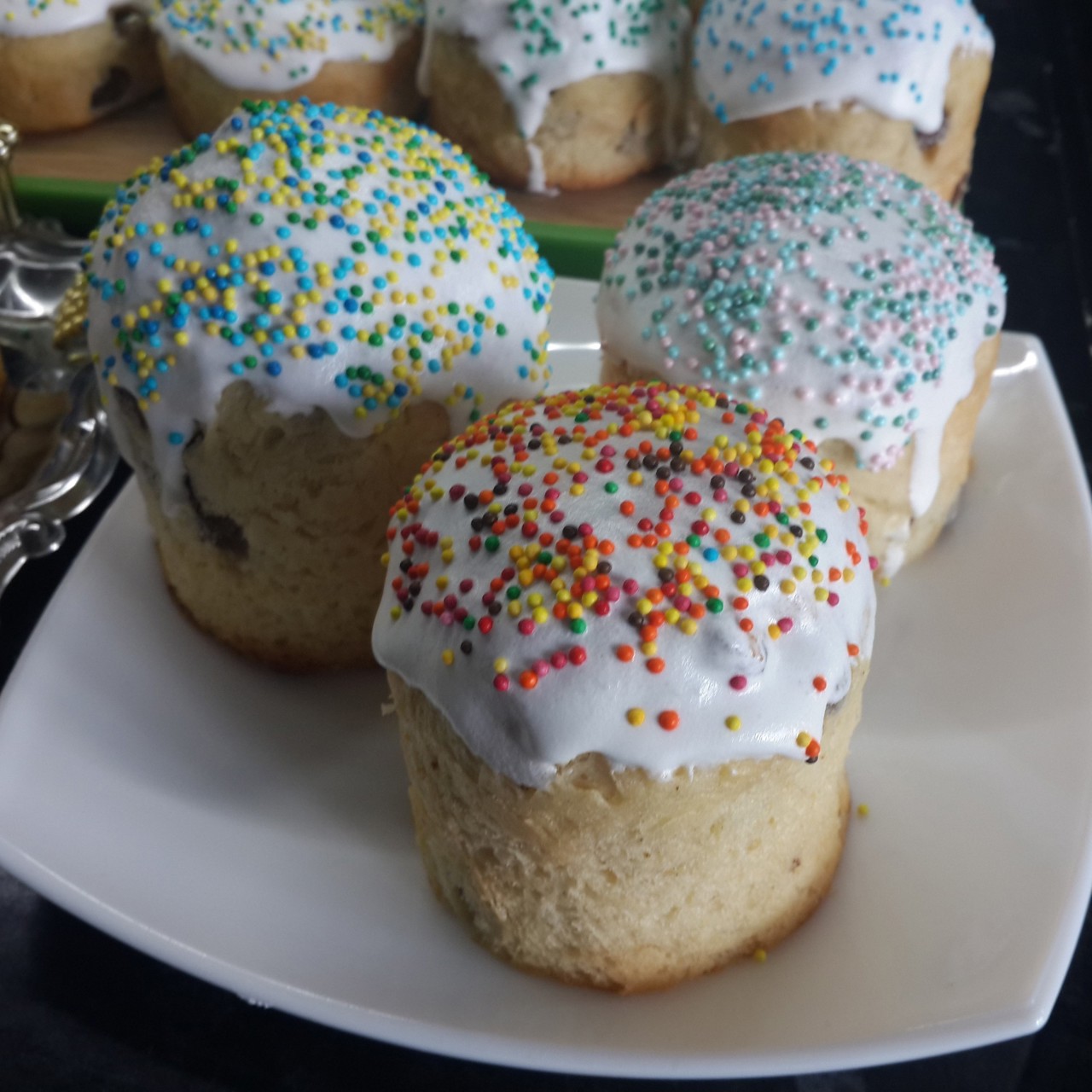 Пасхальный кулич на свежих дрожжах со сметаной