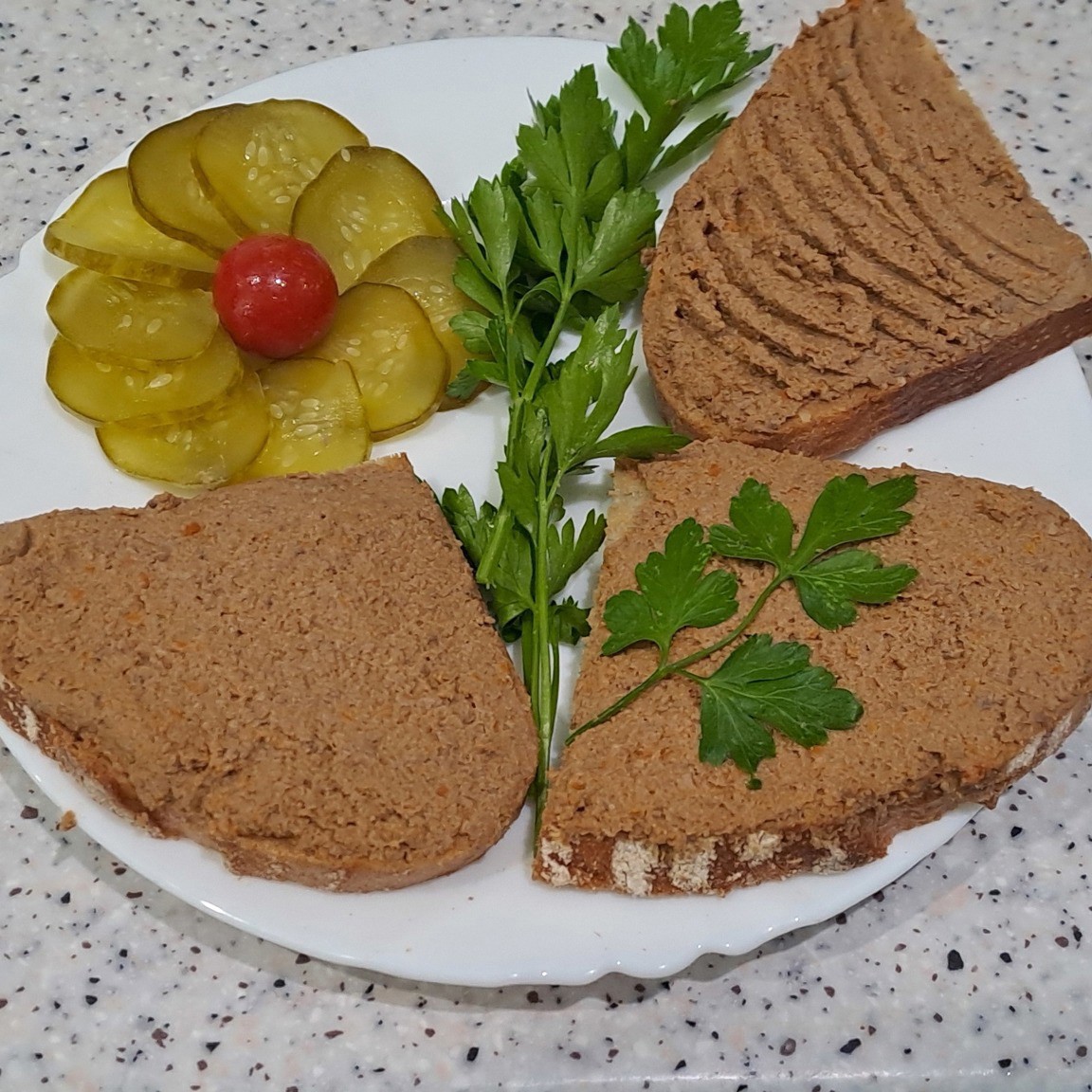 Паштет из говяжьей печени с морковью и луком