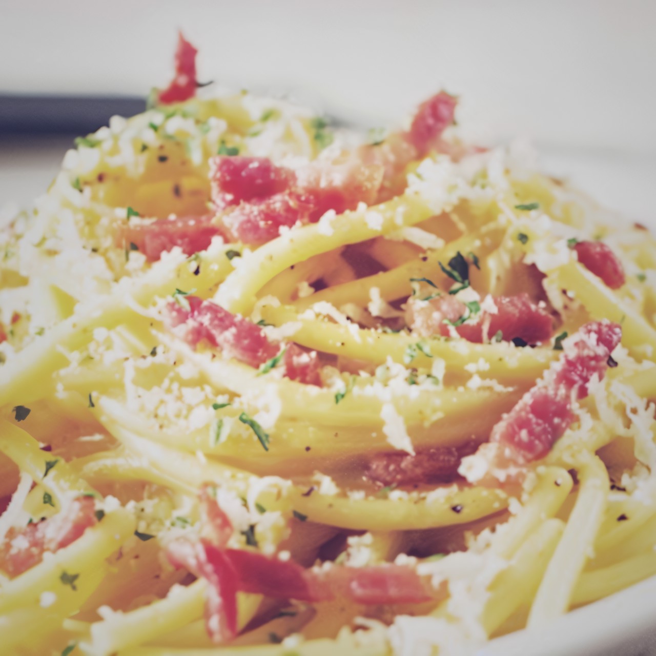 Паста карбонара с пармезаном